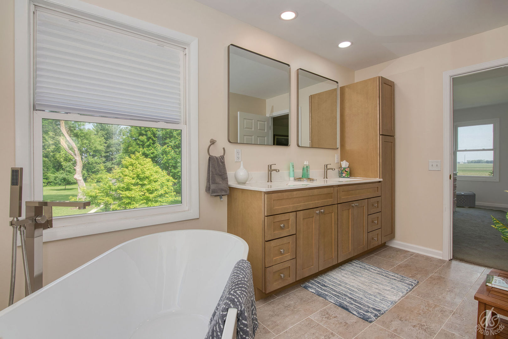 28671 Moose Range Road Sycamore, IL 60178 - Photo 22 of 69 a bathroom with a tub sink and mirror