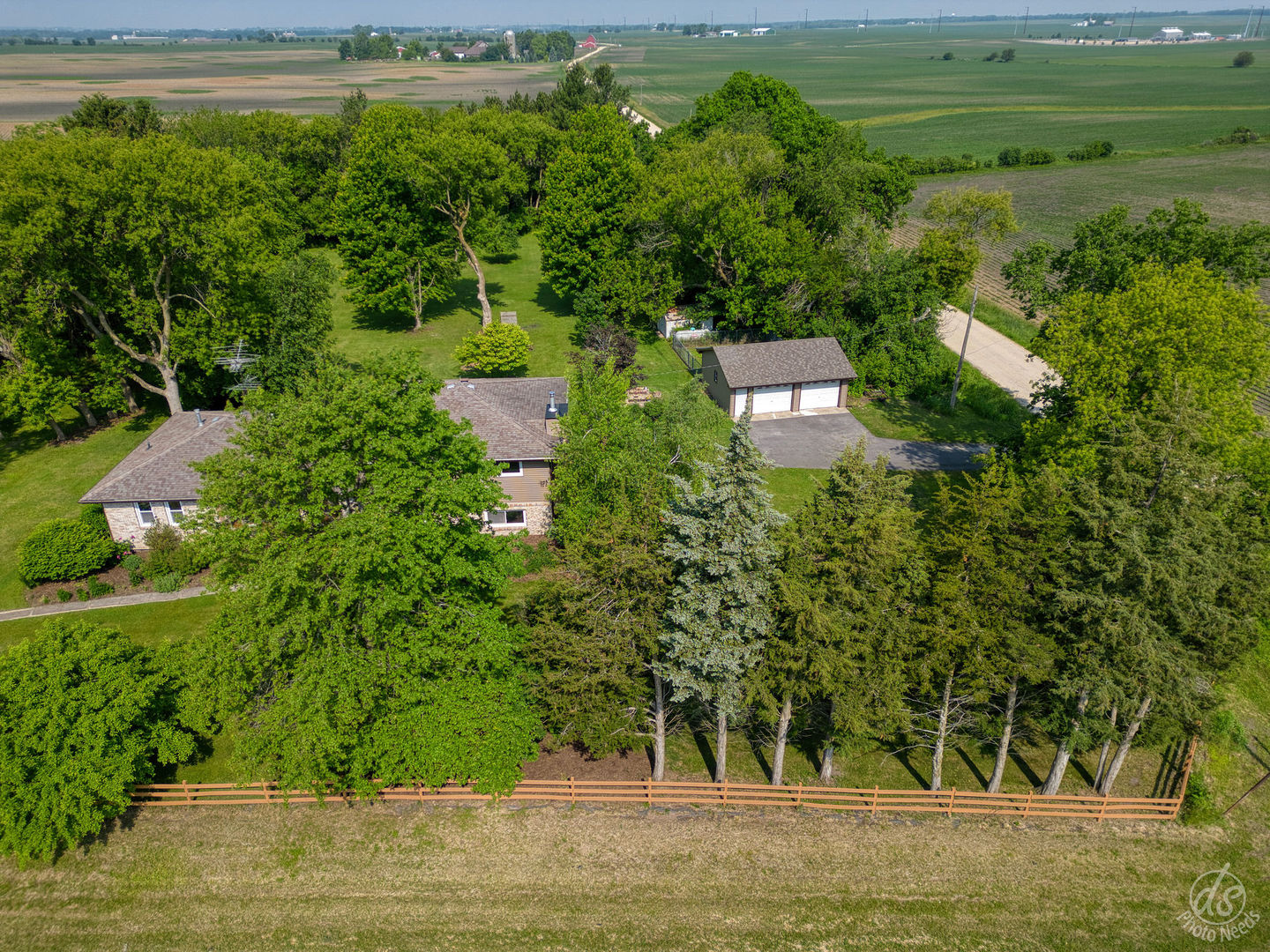 28671 Moose Range Road Sycamore, IL 60178 - Photo 45 of 69 a view of a yard with a house