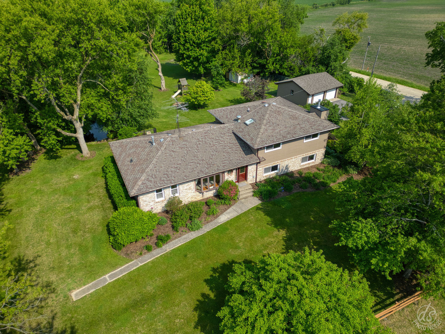 28671 Moose Range Road Sycamore, IL 60178 - Photo 47 of 69 an aerial view of a house with a yard