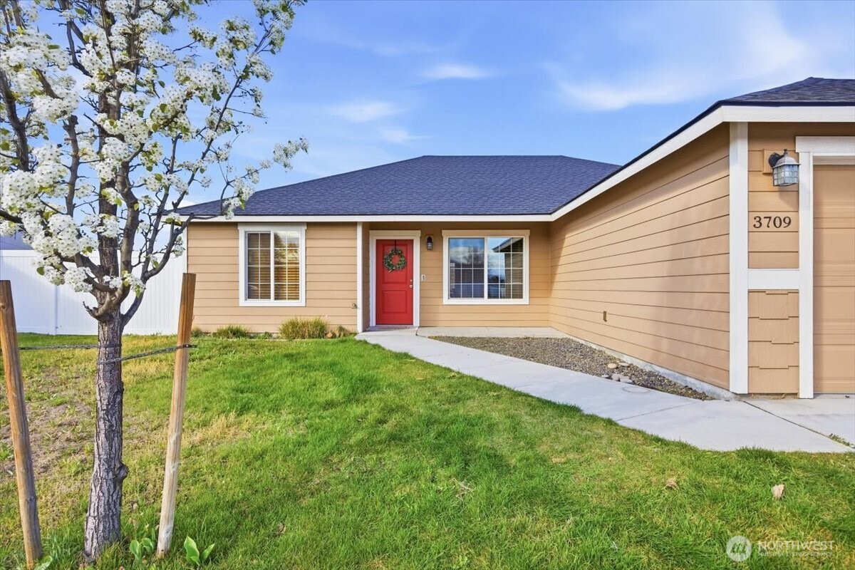 3709 Morehouse Place Pasco, WA 99301 - Photo 2 of 32 a front view of a house with a yard