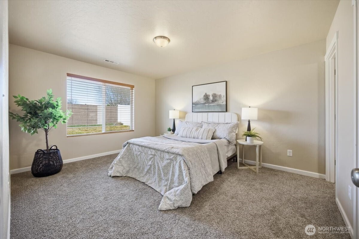 3709 Morehouse Place Pasco, WA 99301 - Photo 21 of 32 a bedroom with a bed and a couch
