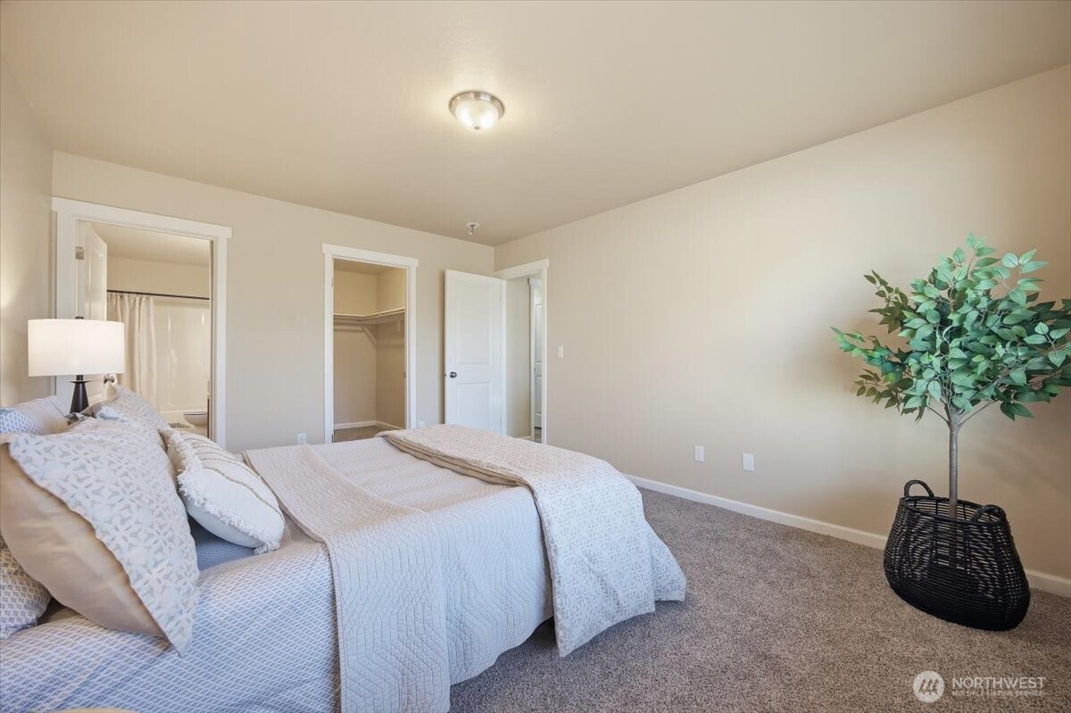 3709 Morehouse Place Pasco, WA 99301 - Photo 22 of 32 a bedroom with a bed and a potted plant