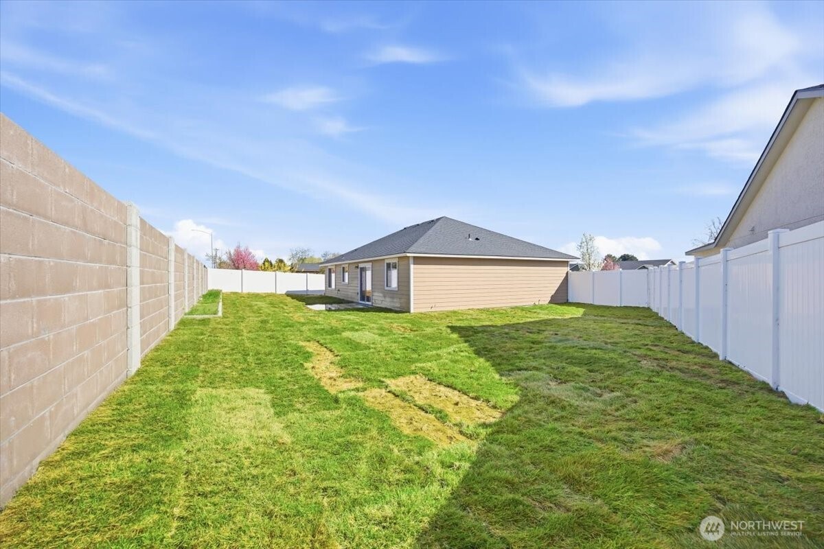 3709 Morehouse Place Pasco, WA 99301 - Photo 32 of 32 a view of a back yard of the house