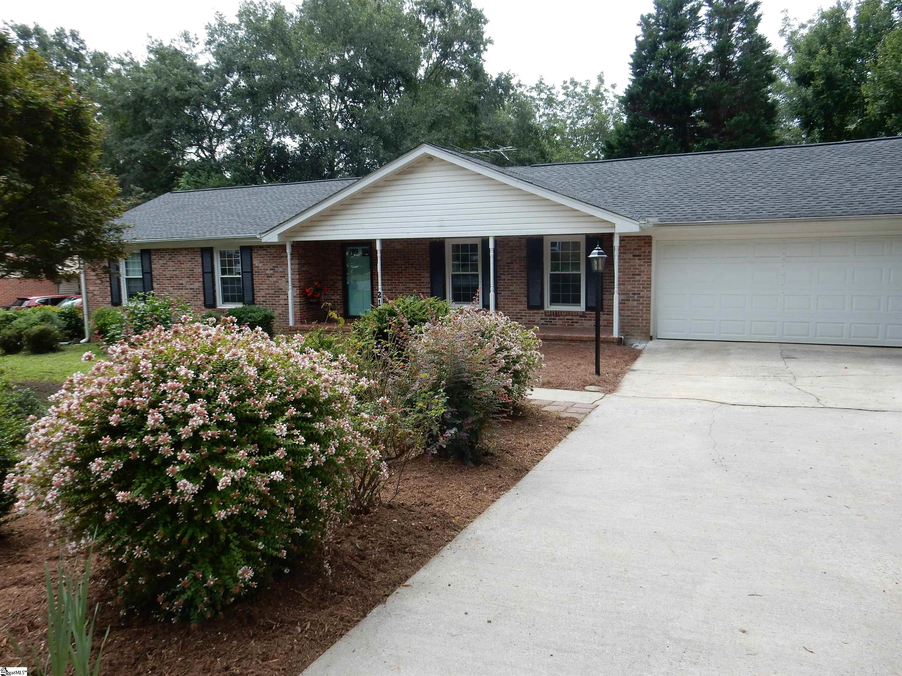 211 Bransfield Road Greenville, SC 29615 - Photo 3 of 25 Gallery Image 3