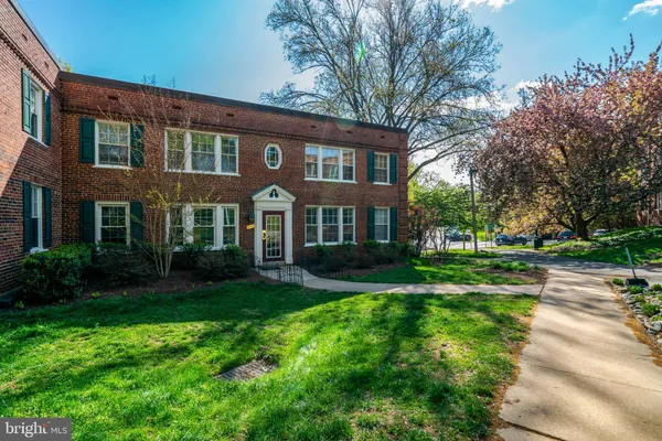 $2,000 | 1906 North Rhodes Street, Unit 51, Arlington, VA 22201