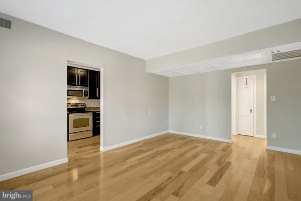$2,000 | 1906 North Rhodes Street, Unit 51, Arlington, VA 22201