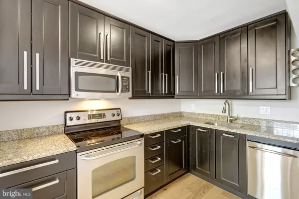 $2,000 | 1906 North Rhodes Street, Unit 51, Arlington, VA 22201