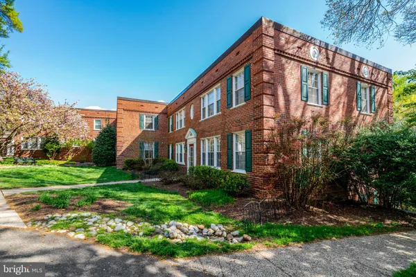 $2,000 | 1906 North Rhodes Street, Unit 51, Arlington, VA 22201