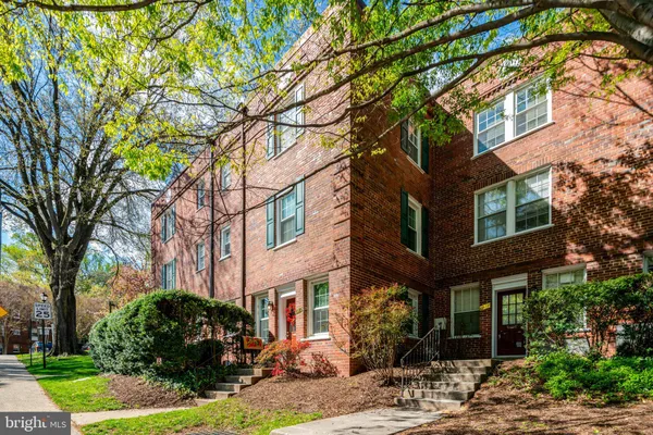 $2,000 | 1906 North Rhodes Street, Unit 51, Arlington, VA 22201