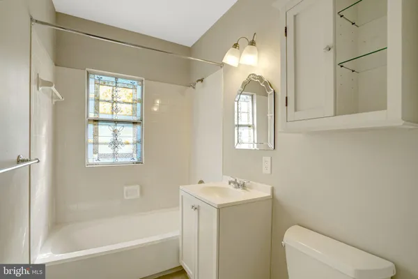 $2,000 | 1906 North Rhodes Street, Unit 51, Arlington, VA 22201