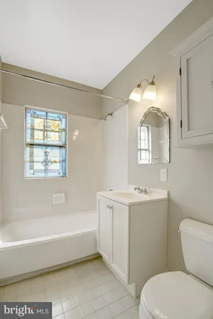 $2,000 | 1906 North Rhodes Street, Unit 51, Arlington, VA 22201