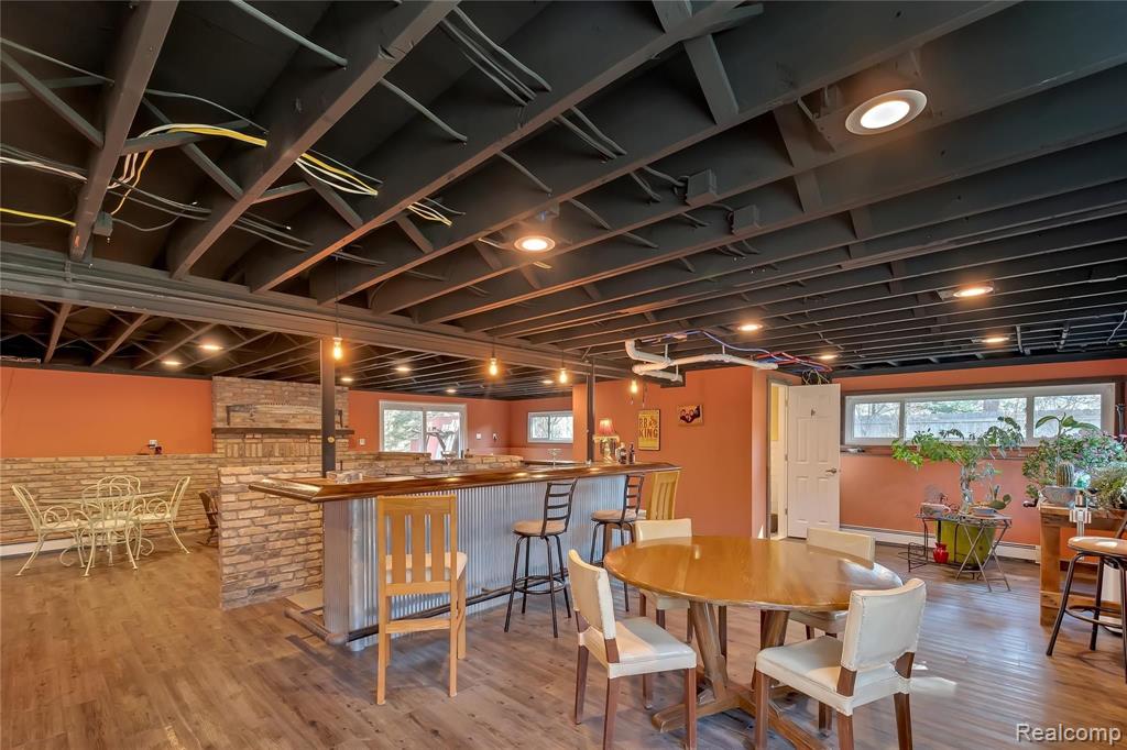 2403 East Square Lake Road Troy, MI 48085 - Photo 24 of 29