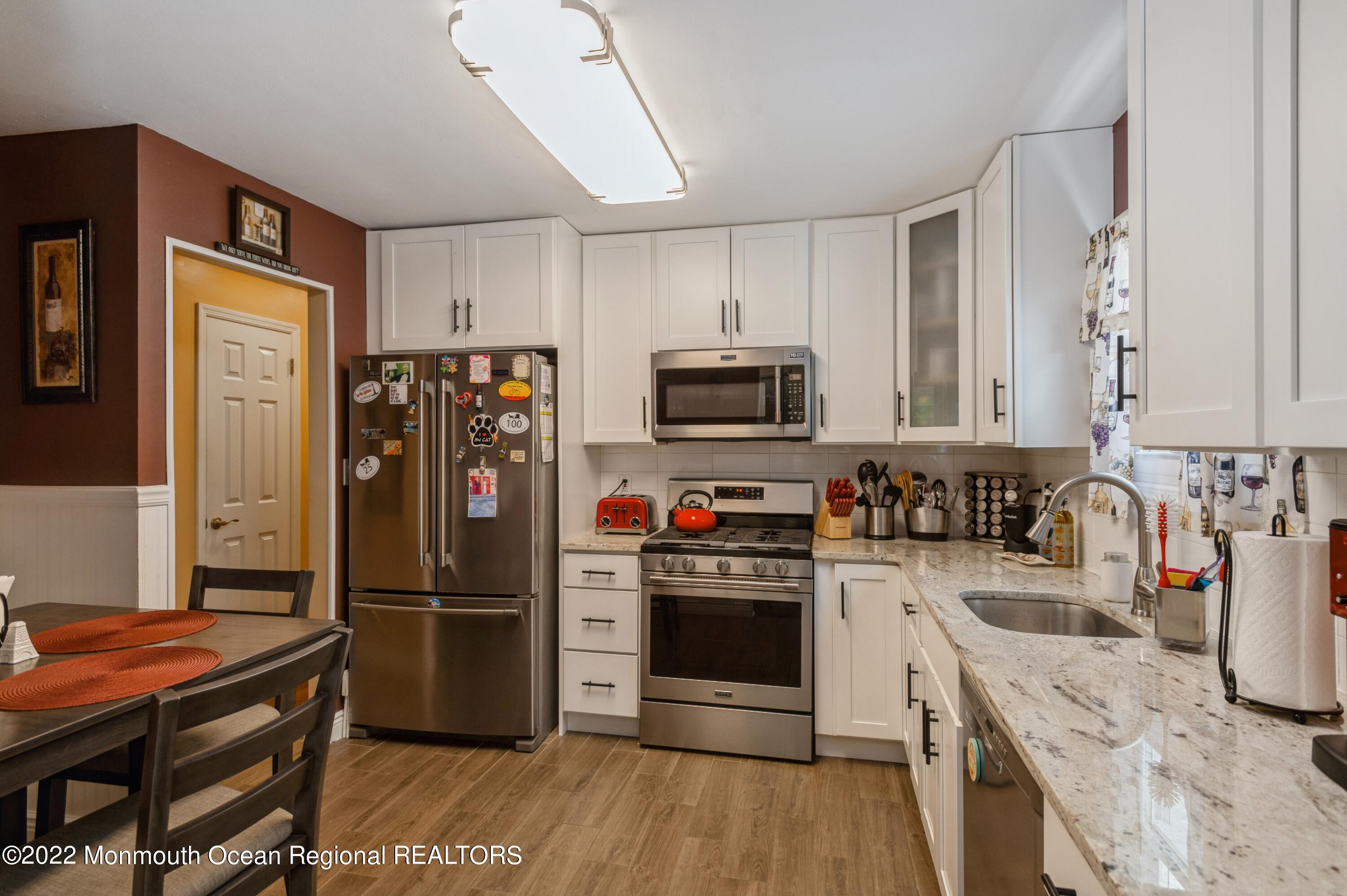 103 Newbury Road Howell, NJ 07731 - Photo 3 of 22 05_103NewburyRd_177001_Kitchen_HiRes