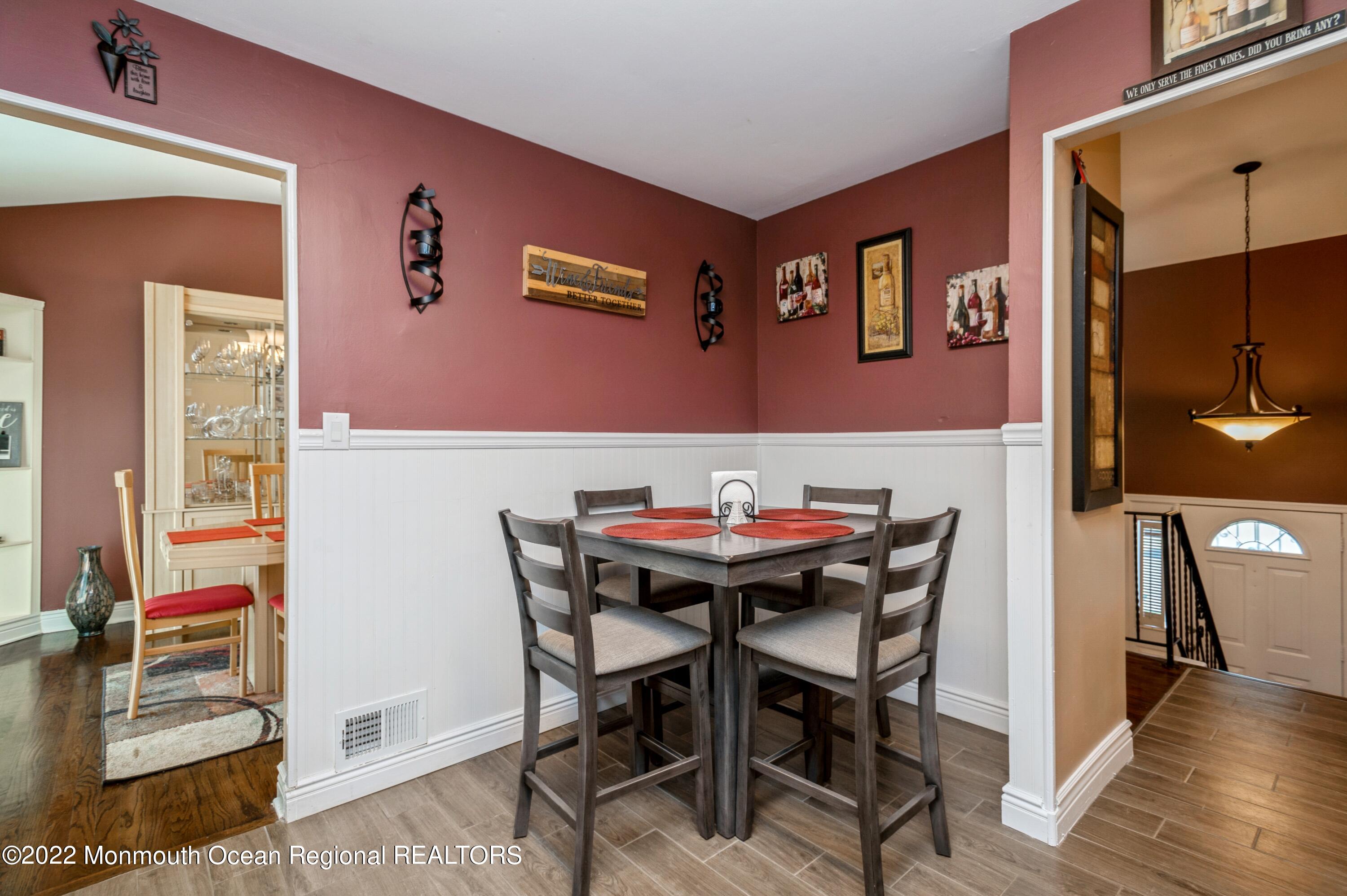 103 Newbury Road Howell, NJ 07731 - Photo 6 of 22 06_103NewburyRd_358_BreakfastArea_HiRes