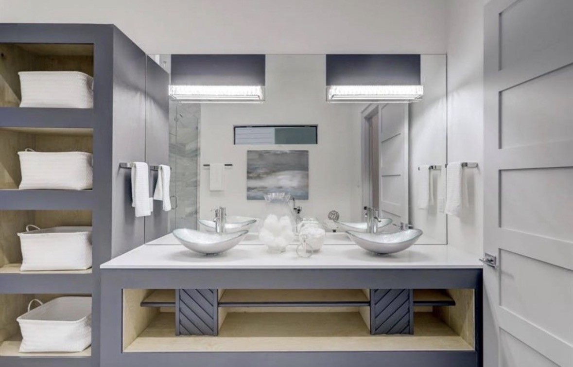 1709 Reverse Street Houston, TX 77055 - Photo 20 of 26 a bathroom with a sink and a mirror