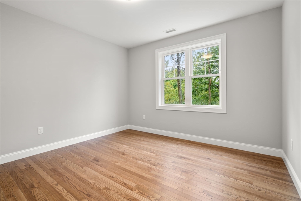 31 Danielles Way Worcester, MA 01606 - Photo 6 of 10
