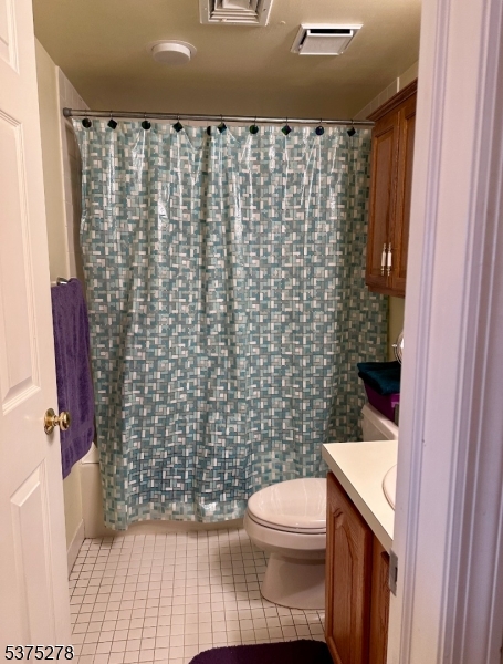 70 Boulder Run Road Paterson, NJ 07501 - Photo 10 of 29 a bathroom with a toilet and a shower curtain