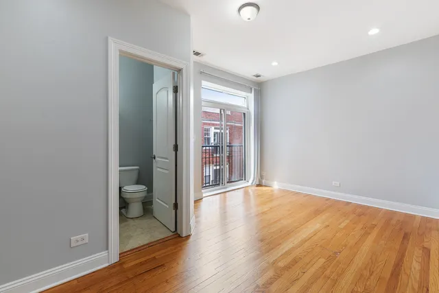 $2,050 | 2005 West Jarvis Avenue, Unit 1, Chicago, IL 60645