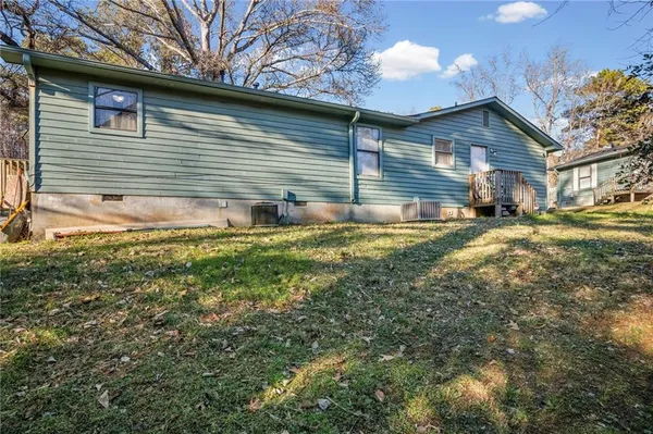a view of a house with a yard