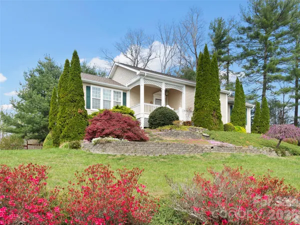$639,000 | 21 Old Applewood Lane, Hendersonville, NC 28739