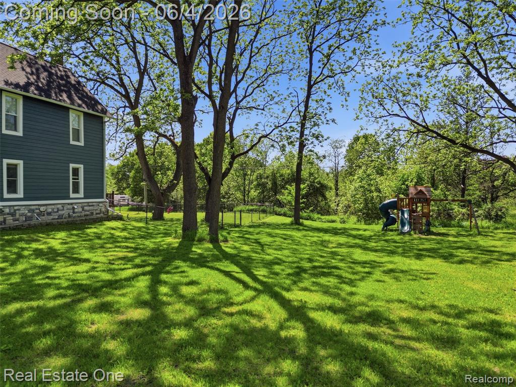 879 North Hacker Road Howell, MI 48843 - Photo 12 of 54