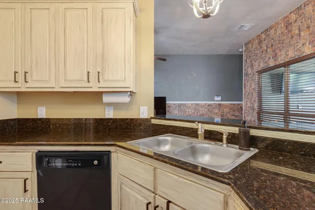 $264,500 | 107 Cezanne Drive, Rayne, LA 70578