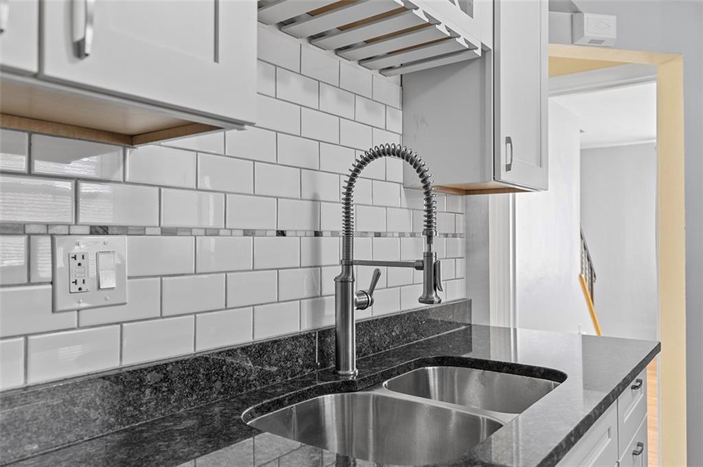 1027 Connor Road Pittsburgh, PA 15234 - Photo 18 of 40 Gallery Image 18