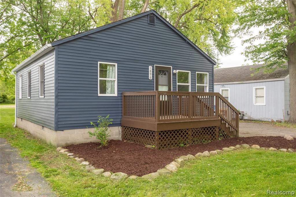 1896 Spaulding Road Monroe, MI 48162 - Photo 2 of 31 Gallery Image 2