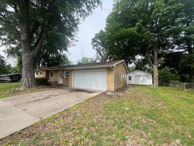 3947 North Burchard Drive Decatur, IL 62526 - Photo 2 of 26