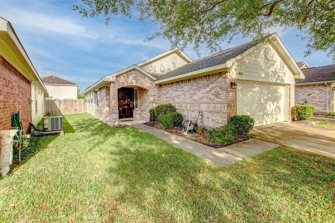 10822 Cane Grove Lane Houston, TX 77075 - Photo 5 of 44 a view of a house with backyard and porch
