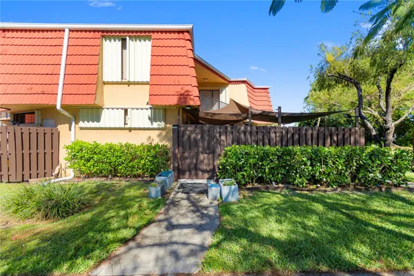 $2,700 | 22940 Oxford Place, Unit C, Boca Raton, FL 33433