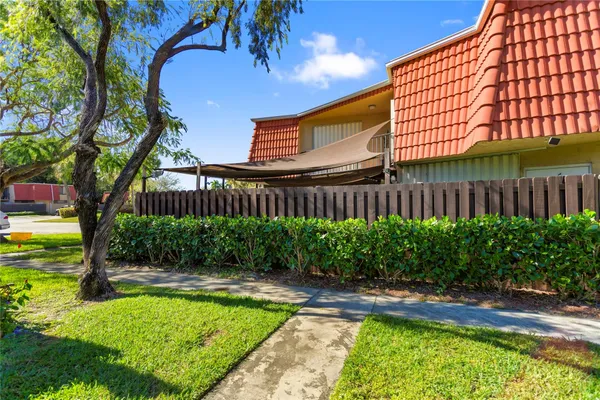 $2,700 | 22940 Oxford Place, Unit C, Boca Raton, FL 33433