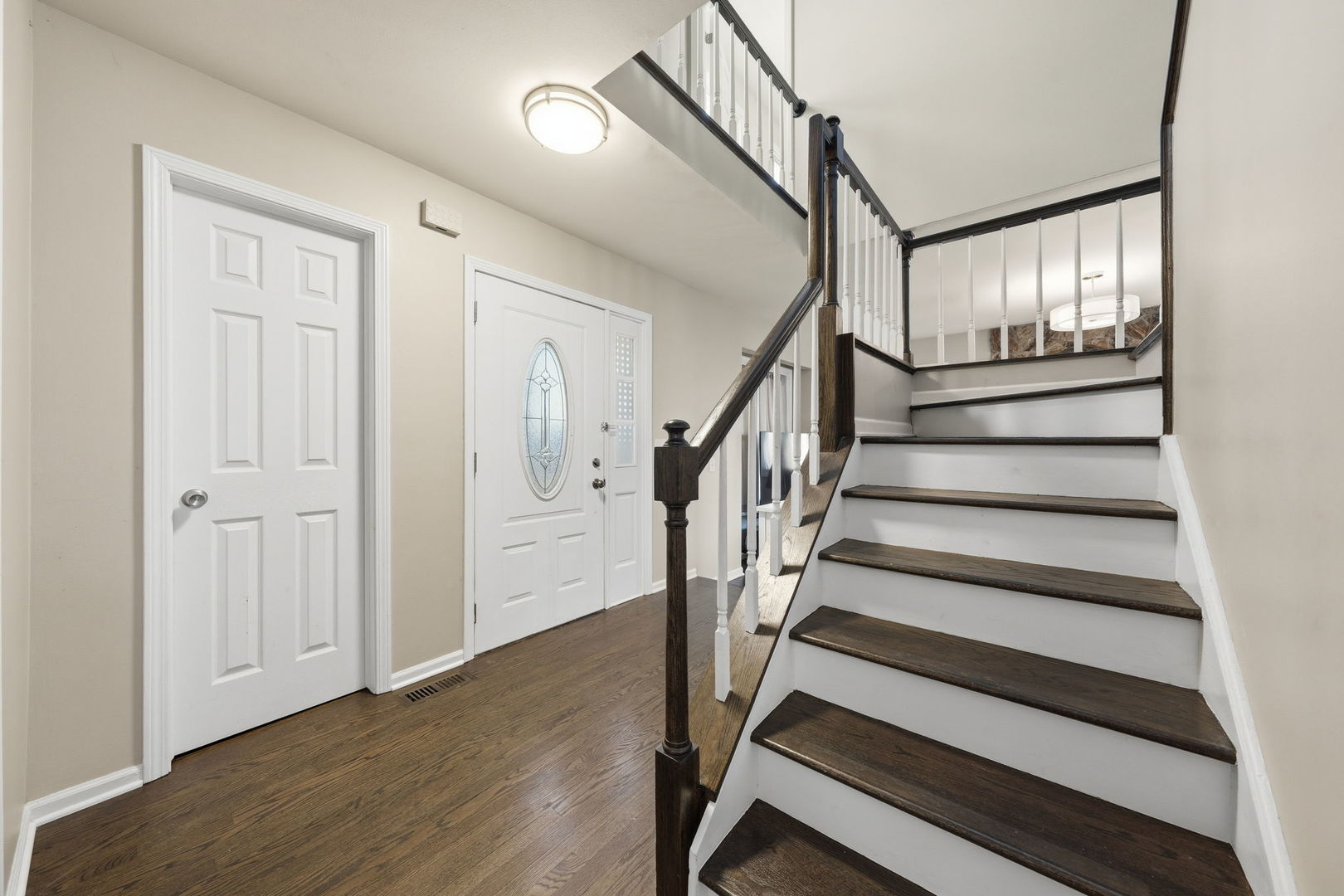 447 Thorndale Court Buffalo Grove, IL 60089 - Photo 11 of 24 a view of entryway with wooden floor