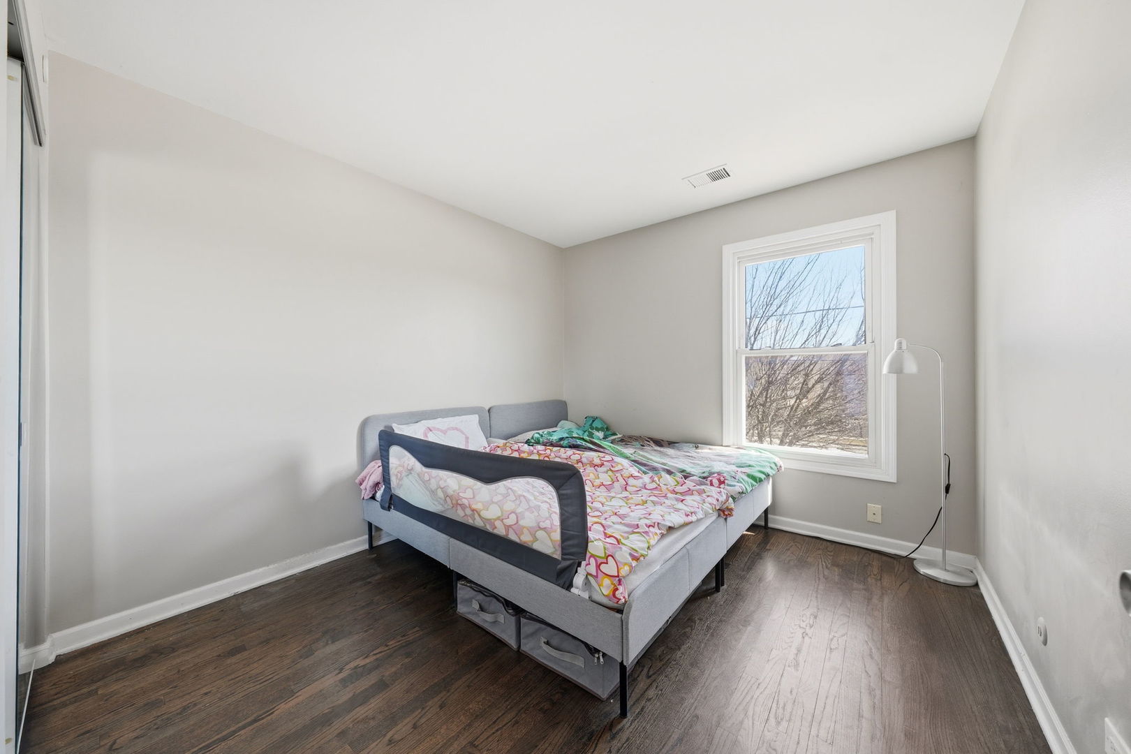 447 Thorndale Court Buffalo Grove, IL 60089 - Photo 18 of 24 a room with a bed and a window
