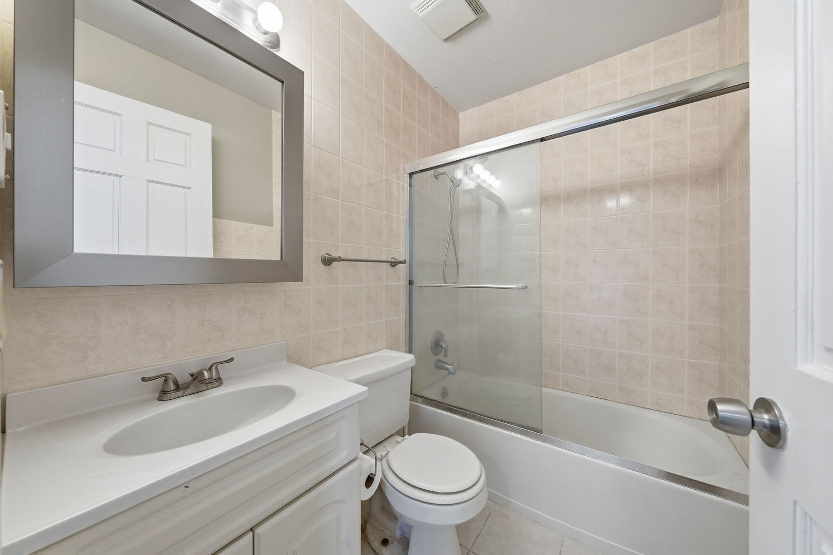 447 Thorndale Court Buffalo Grove, IL 60089 - Photo 19 of 24 a bathroom with a sink toilet and shower