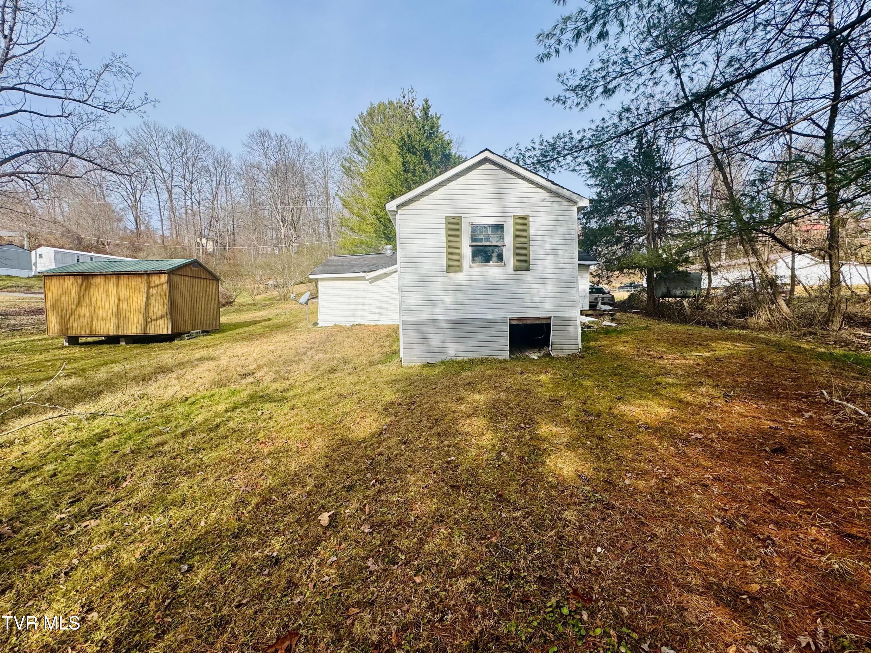 308 7th Street Northwest Coeburn, VA 24230 - Photo 11 of 17 12