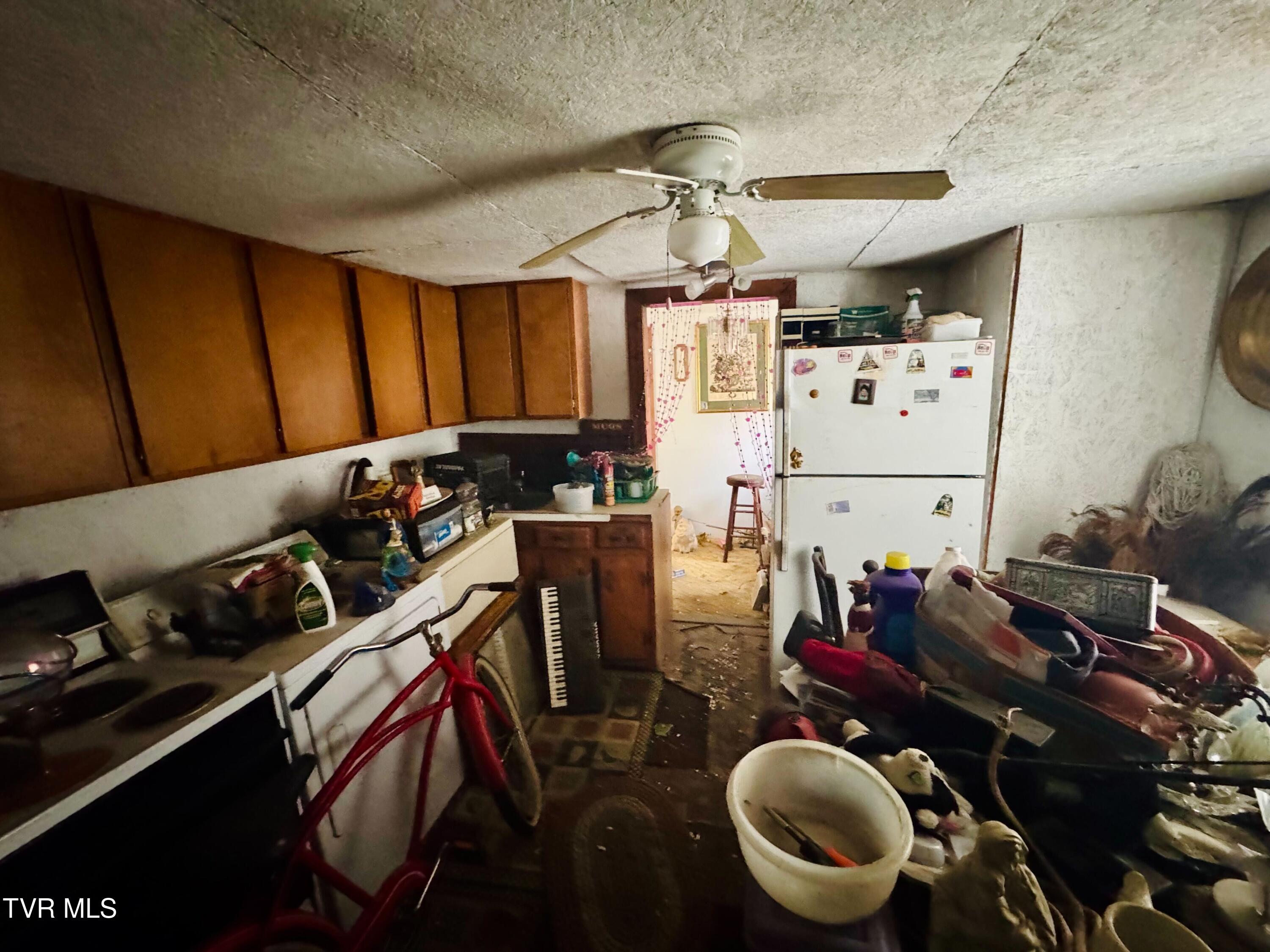 308 7th Street Northwest Coeburn, VA 24230 - Photo 4 of 17 4