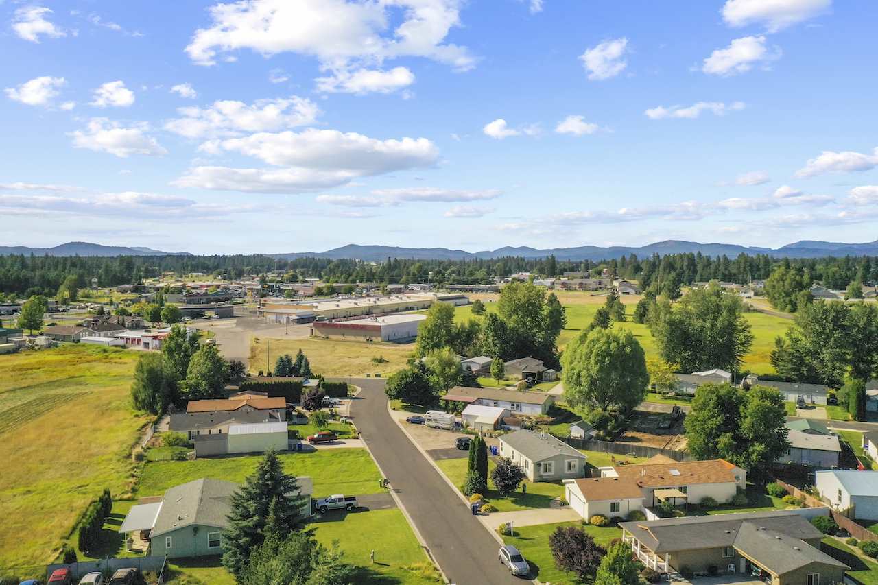 215 Meadowmere Road Deer Park, WA 99006 - Photo 4 of 21 Gallery Image 4