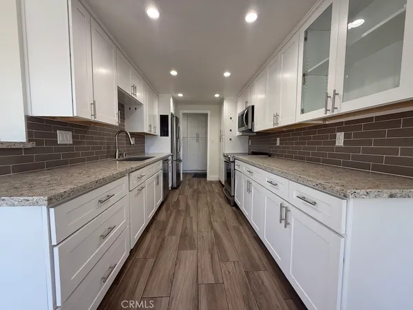 $3,300 | 2015 East Broadway, Unit 302, Long Beach, CA 90803