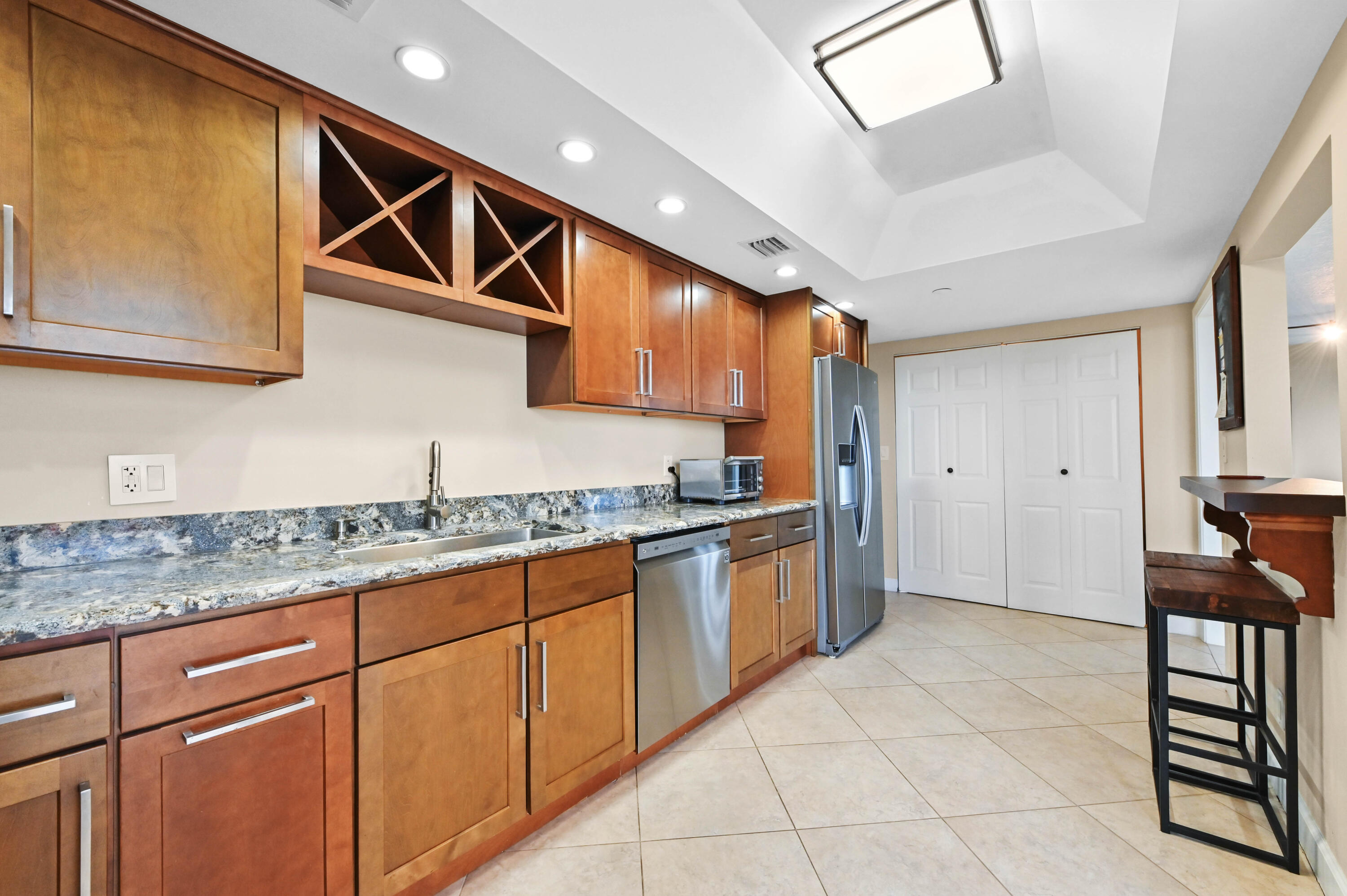 5951 Wellesley Park Drive, Unit 702 Boca Raton, FL 33433 - Photo 9 of 26 17 Kitchen 05