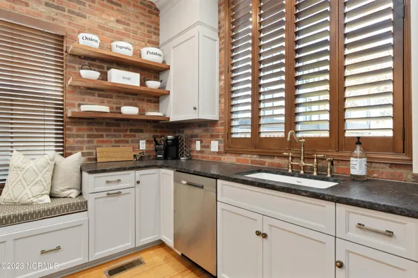 $3,350 | 305 Harnett Street, Wilmington, NC 28401