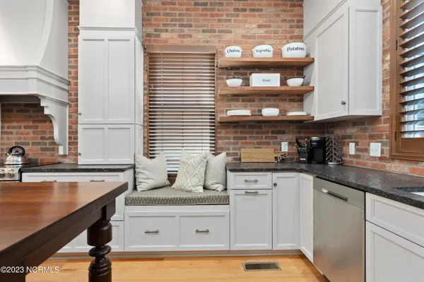 $3,350 | 305 Harnett Street, Wilmington, NC 28401