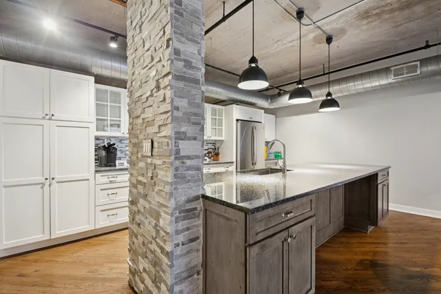 $599,000 | 411 West Ontario Street, Unit 421, Chicago, IL 60654