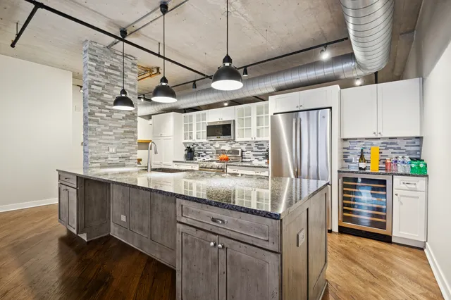 $599,000 | 411 West Ontario Street, Unit 421, Chicago, IL 60654