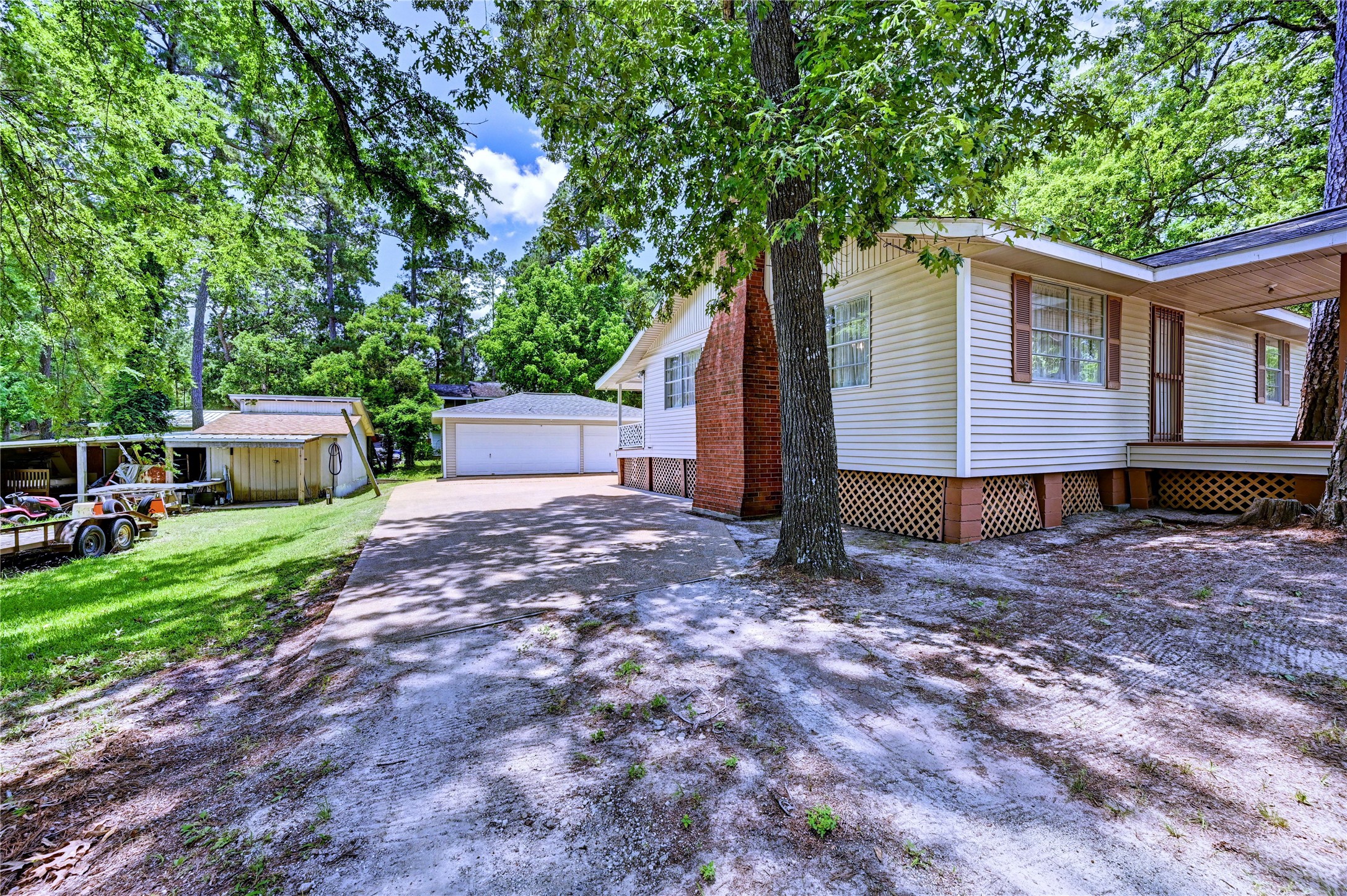 6 Hickory Hollow Road Huntsville, TX 77320 - Photo 6 of 44 a front view of a house with a garden and trees