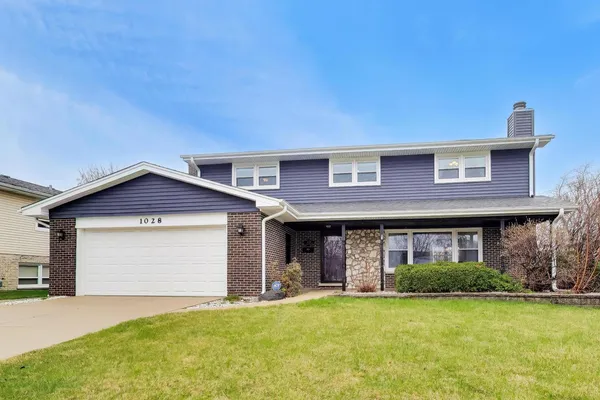 $599,900 | 1028 Beechwood Drive, Mount Prospect, IL 60056