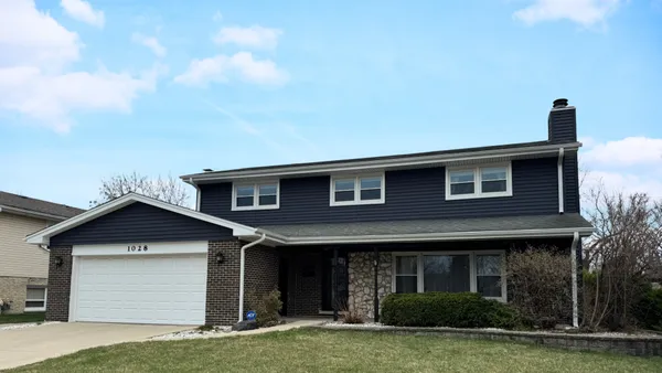 $599,900 | 1028 Beechwood Drive, Mount Prospect, IL 60056