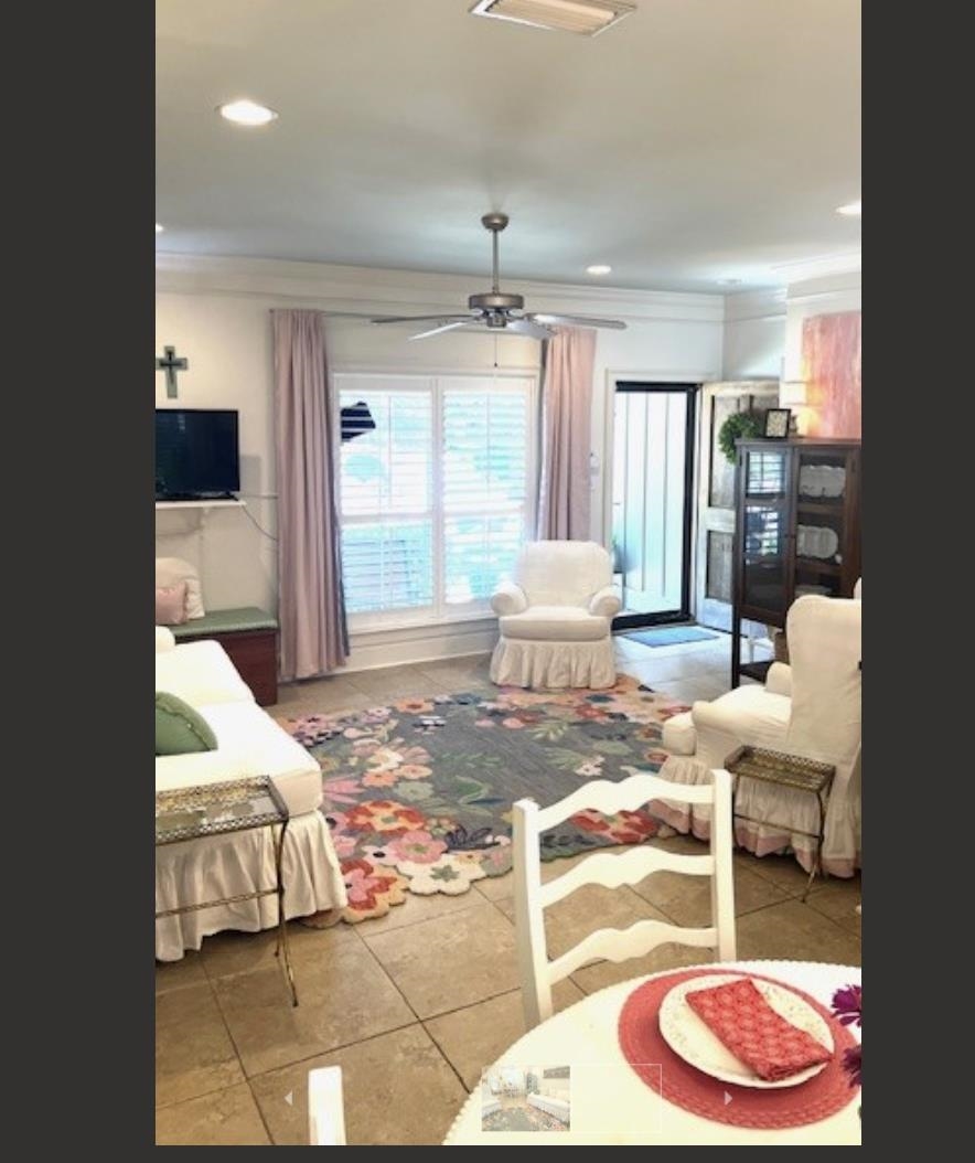 9916 Windmill Road, Unit 7 Fairhope, AL 36532 - Photo 9 of 30 Living Room