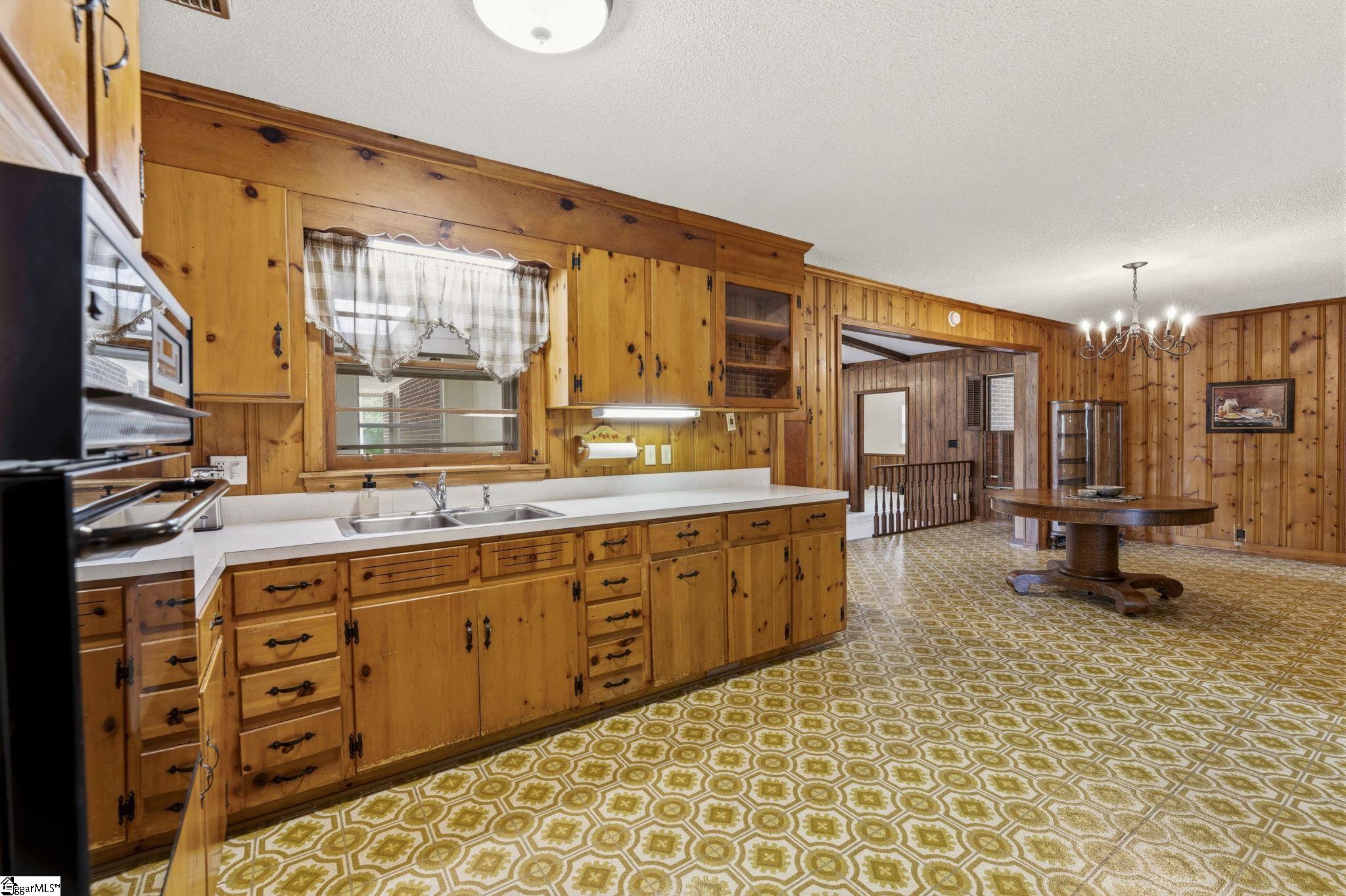 305 Nelson Drive Anderson, SC 29621 - Photo 4 of 36