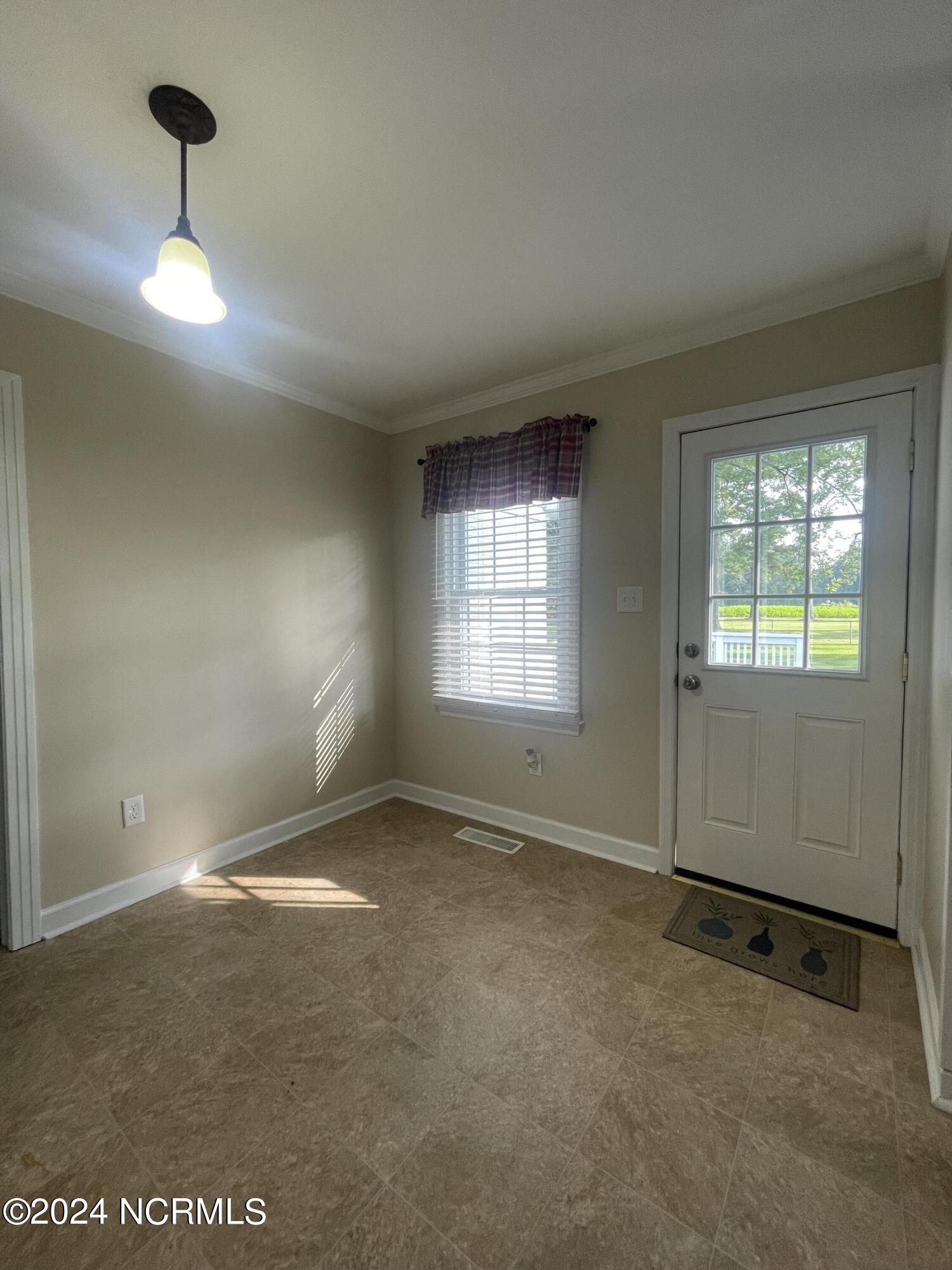 2520 Dan Peele Road Williamston, NC 27892 - Photo 28 of 47 Dining Area